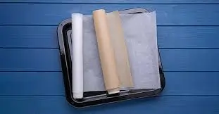 وفر وقتك ومجهودك! اكتشف استخدامات الورق الشمعي المذهلة في المطبخ 3 استخدامات الورق الشمعي التي ستوفر عليكِ الكثير من الجهد