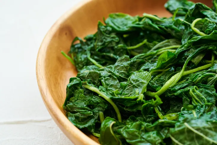 لا تقع في الفخ! إليك الفرق بين شكل السبانخ والسلق وطرق تمييزهما 7 كيف تعرف الفرق بين شكل السبانخ والسلق في ثوانٍ؟