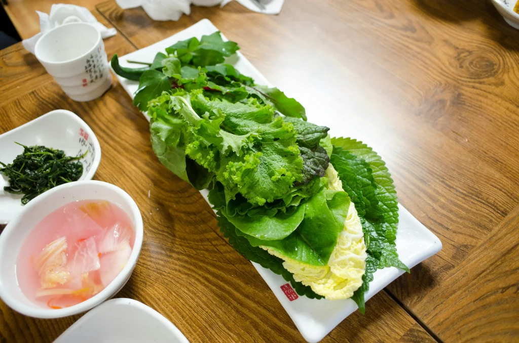 أسرار النظافة المثالية: طريقة غسل الخضروات الورقية دون فقدان فوائدها الغذائية 3 طريقة غسل الخضروات الورقية للحفاظ على نضارتها لفترة طويلة