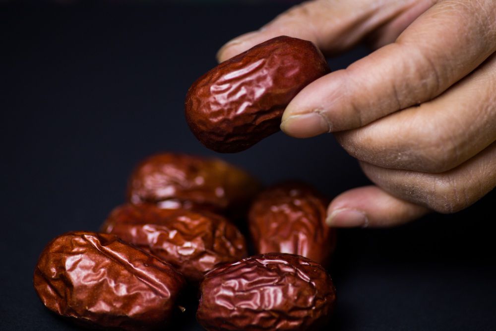 كيف تتأكد من صلاحية التمور؟