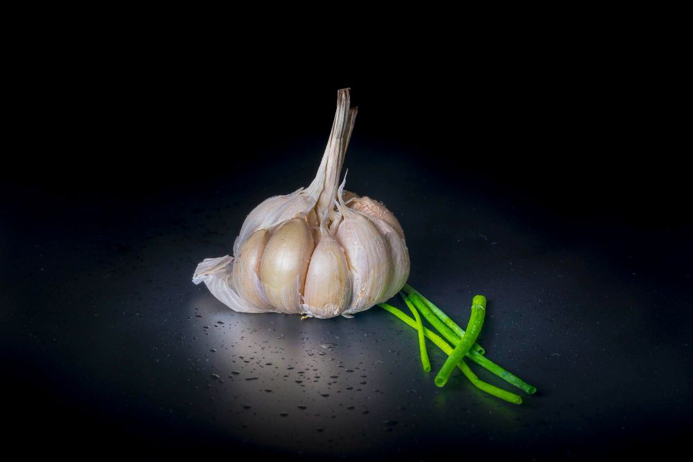 كيفية ازالة رائحة الثوم من المطبخ - حل فوري في 5 دقائق