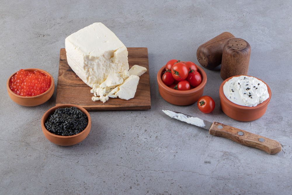 ما الفرق بين جبن الماعز وجبن البقر