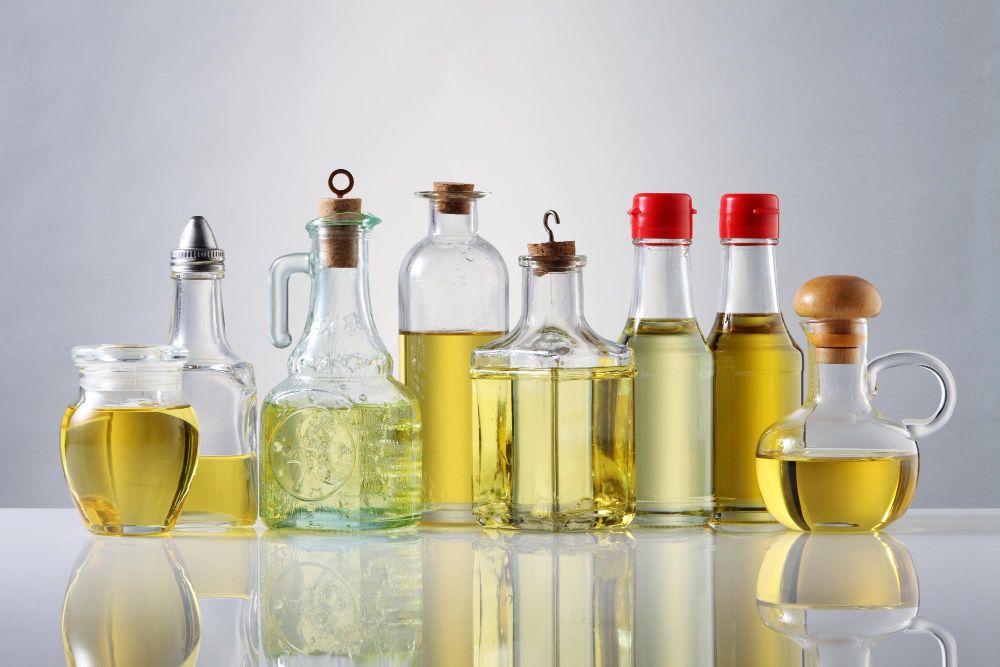 انواع الزيت النباتي - زيوت أساسية في مطبخك (دليل الطاهي)