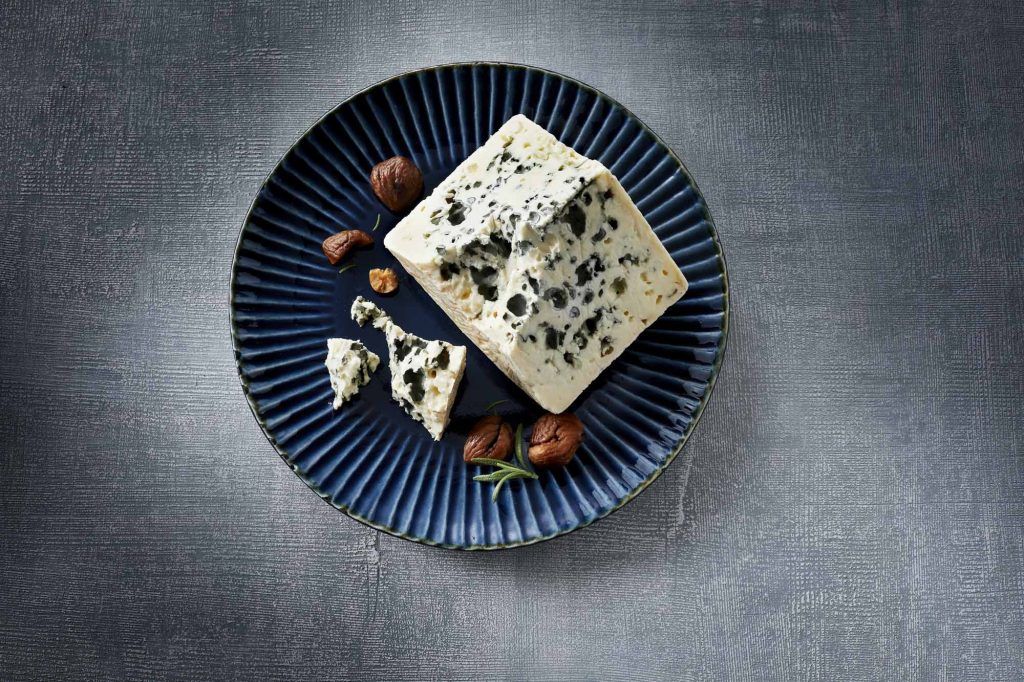 تصنيع الجبنة الريكفورد - السر الأزرق في المنزل (طريقة الحقن)