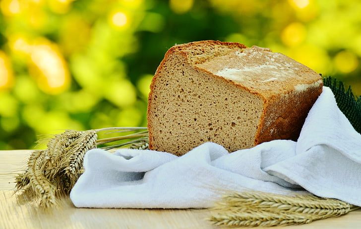 فوائد دقيق الحبة الكاملة للقولون وضبط معدل السكر في الدم